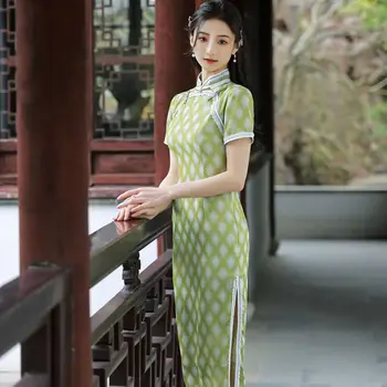 Cheongsam Young Girl 2023 Новое Стильное Модифицированное Сексуальное Французское платье средней длины в стиле ретро Светло-желто-зеленое Элегантное Ципао