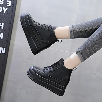 Женская повседневная обувь из натуральной кожи 9 см, массивные кроссовки на платформе, танкетке, скрытом каблуке, женская вулканизированная обувь с высоким берцем.