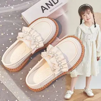 Кожаная обувь для девочек 2023, Весенне-Осенняя Новая Детская Модная обувь На мягкой подошве в Британском стиле в стиле Ретро, Повседневная обувь принцессы с жемчугом