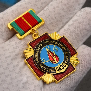 Советская медаль спасателя при взрыве на Чернобыльской атомной электростанции, значок Советского Союза